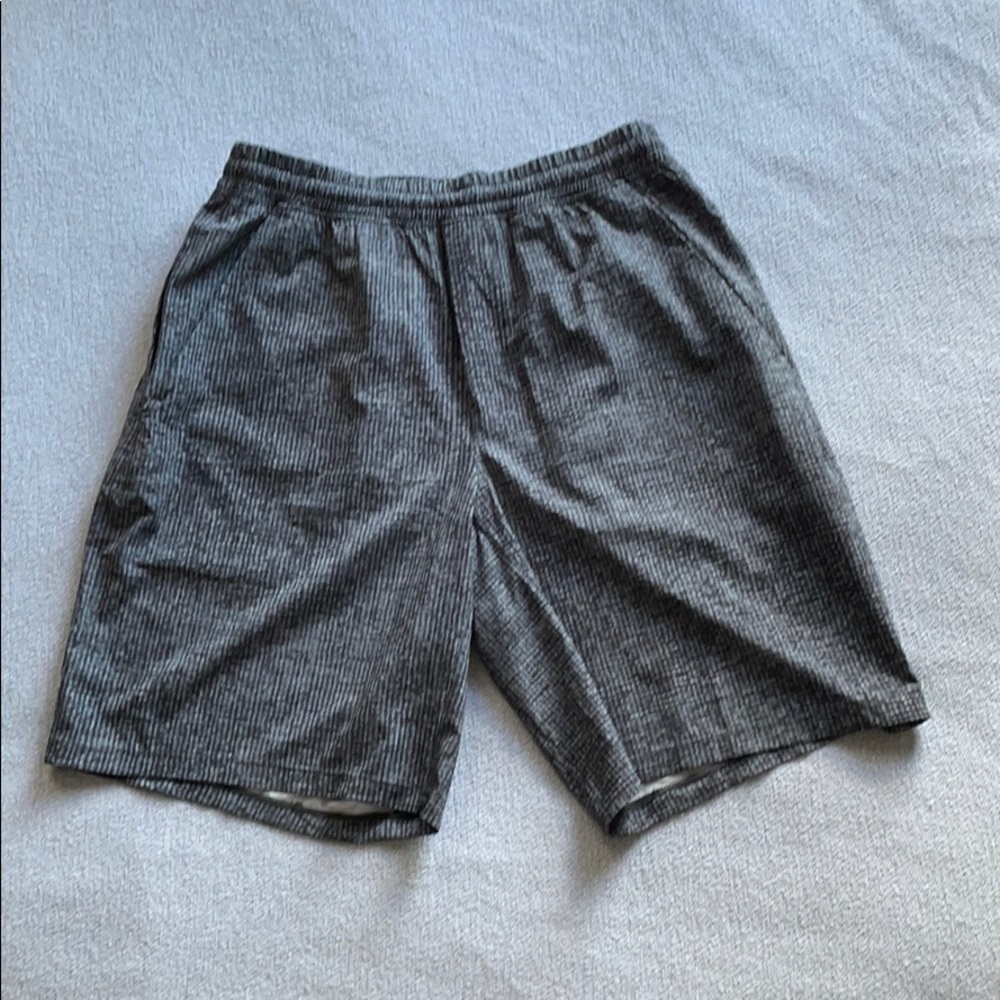 Men’s Lululemon Shorts Medium Very Good Condition